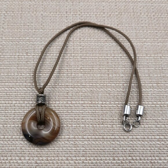 Jewelry - 16 Inch Cloth Cord Banded Agate Stone Pendant Necklace A7213